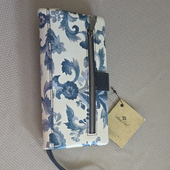 Patricia Nash Blue and Cream Wallet - Picture 2 of 4